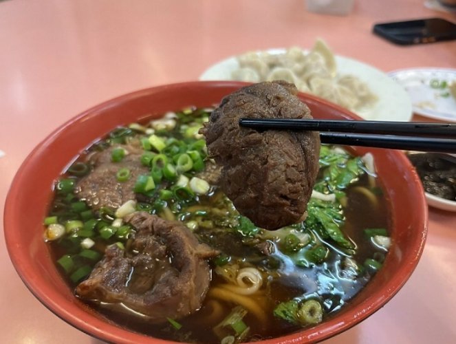八里牛肉麵 八里牛肉麵